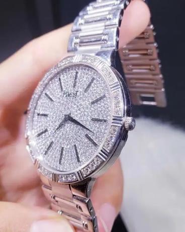 <b>怎样对伯爵机械手表上的刮痕开展打磨抛光呢？</b>